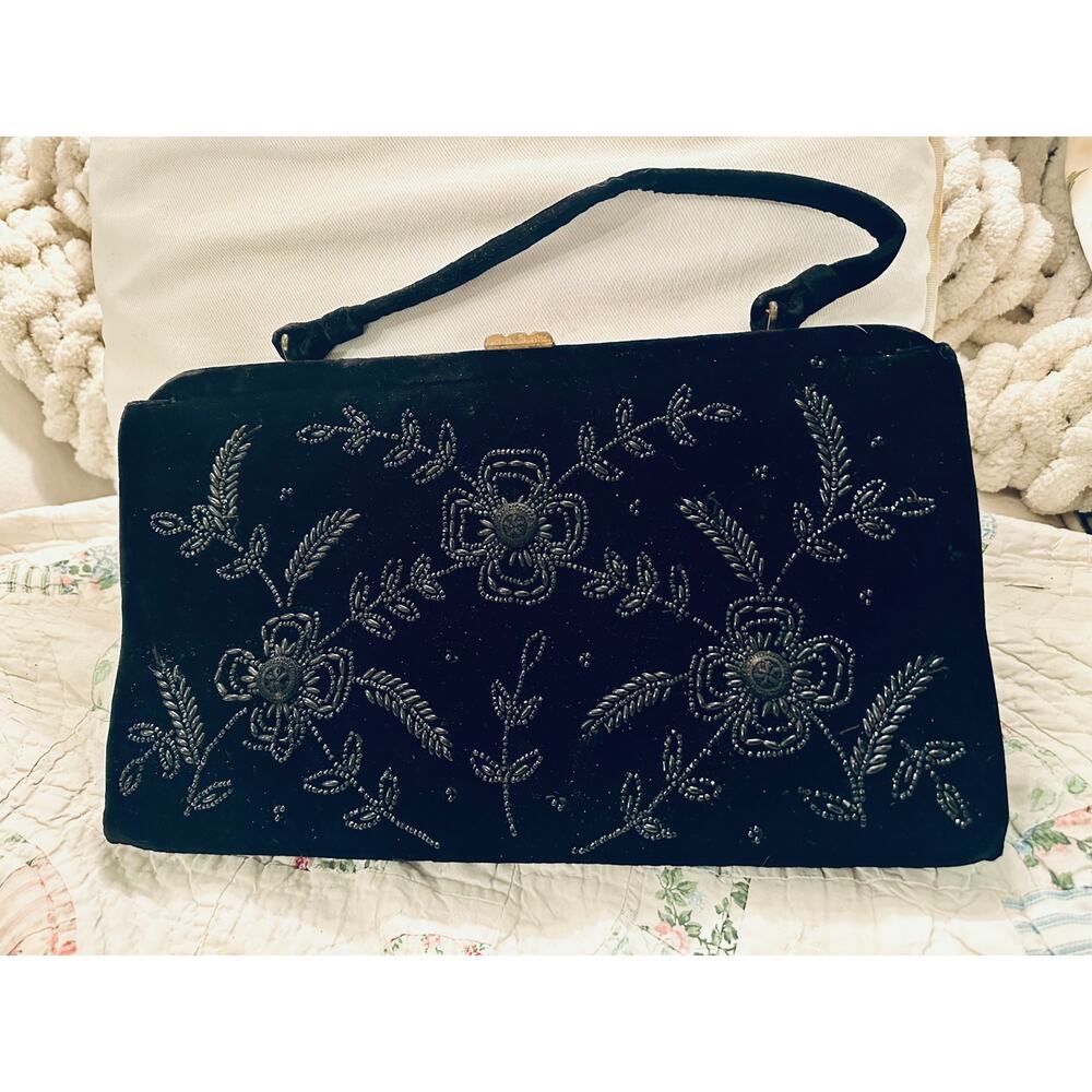 VINTAGE FIFTIES LARGE SOURE BEADED BLACK VELVET BAG